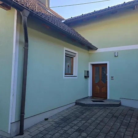 Apartment U28 *